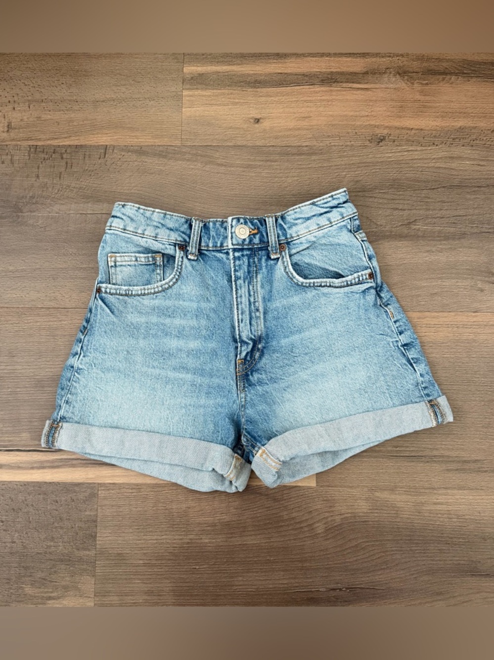 Zara Women's High Waist Cuffed Denim Shorts Medium Light Wash Size 2